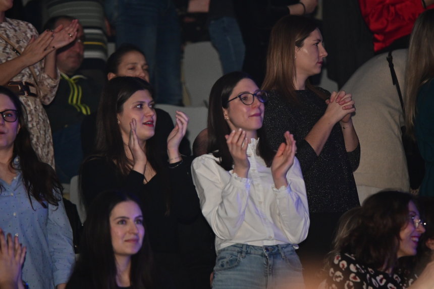 Foto Gibonni Svojim Najve Im Hitovima U Areni Vara Din Proslavio