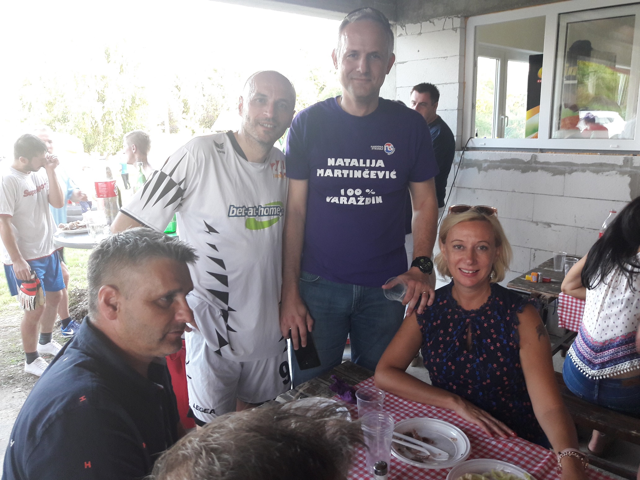 MIKLEUŠ Obilježavajući Svjetski dan prijevremenog rođenja, Društvo naša djeca Mikleuš organiziralo je u Mikleušu druženje uz topli čaj i.