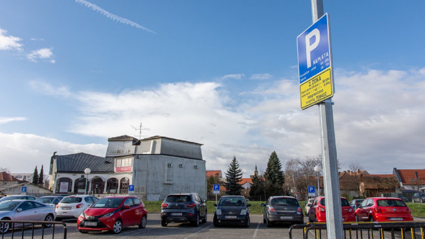 Ispred Zgrade FOI 2 Ipak Se Neće Naplaćivati Parking